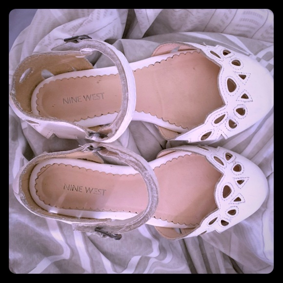 🎉SOLD🎉Nine West Vivien Girls Dress Sandal EUC - Picture 2 of 4